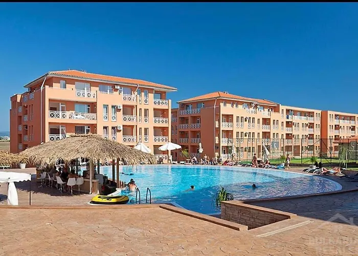 In Sunny Day 6 Complex Hotel